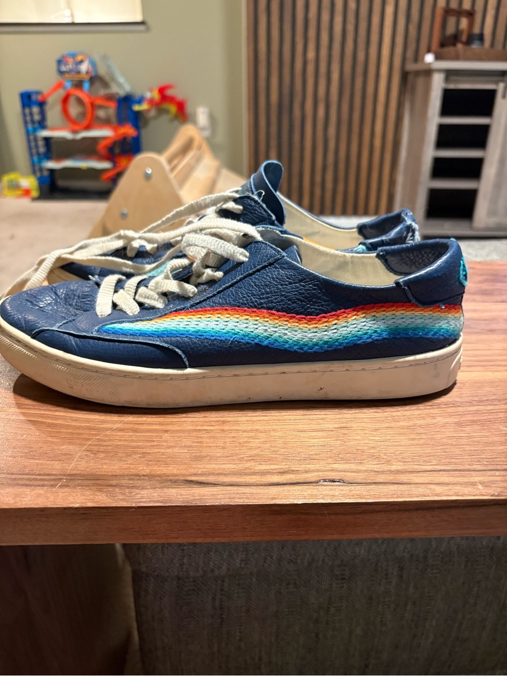 Soludos Rainbow Leather Sneakers Size 10 Blue Lace-Up Casual Shoes